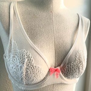 VICTORIA’S SECRET 34 C BRA BODY BY VICTORIA UNLINED DEMI